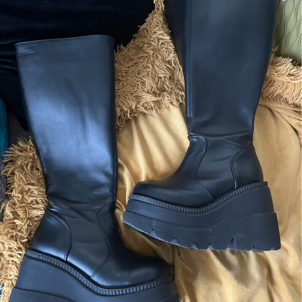 Demonia Goth Shaker Boots